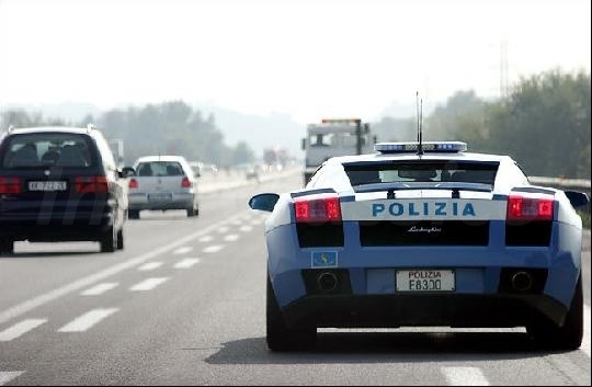 Policia Italiana