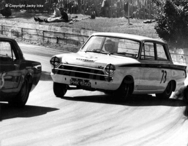 Ano de 1966 em perseguição do Ford Mustang