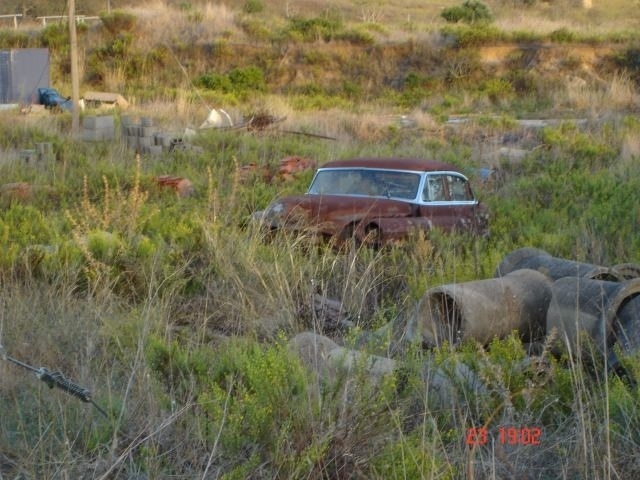 Estrada Vila do Bispo para Sagres, encontramos um Cadillac dos anos 50