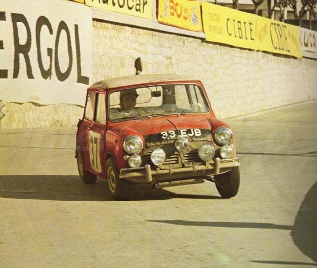 Mini em acção em Monte Carlo 1964 com Paddy Hopkirk e que venceu