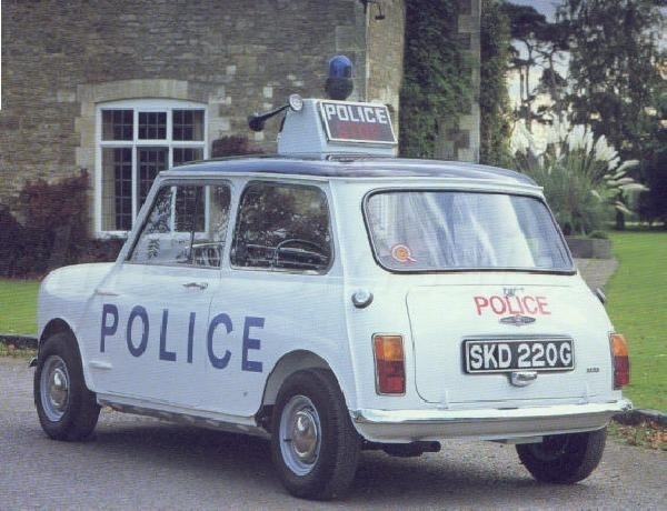  MINI usado pela Policia Londrina