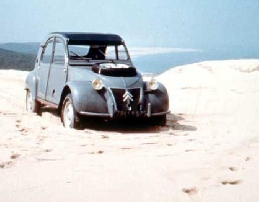 O Sahara com 2 motores é o mais valioso e raro dos 2 CV