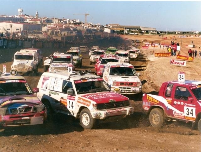 24 Horas VODAFONE 2001 em Pajero t1. 7º geral com Luis Robalo Ze Gade e Jorge Cunha.Grande assistência G19.foi a minha 1ªcorrida