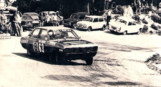 Rampa da Serra da Estrela 1976. Reparem como ainda era possível ter os carros estacionados na rampa, no decorrer da prova..