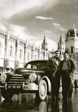 Com Fernando Stock na Iª Volta a Portugal; em 1949, num Skoda