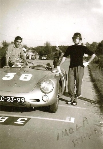 O Filipe Nogueira e o Jaime com o Spyder alinhado para a corrida em Imola.