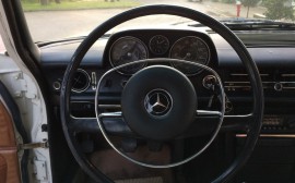 Mercedes Benz 200 D image