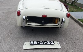 Triumph TR 2 Long door image