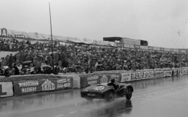 Triumph TR 2 Long door image