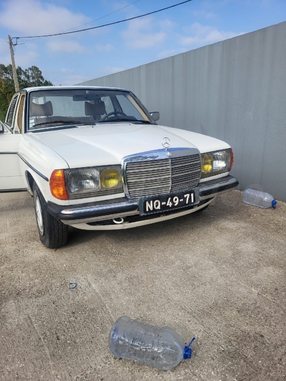 Mercedes Benz 200 image