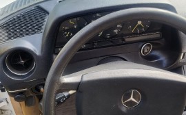 Mercedes Benz 200 image