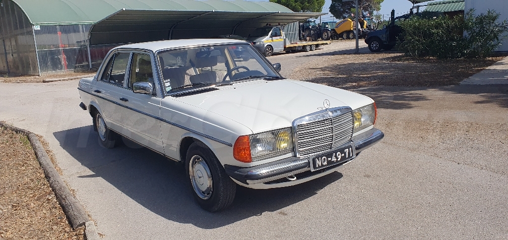 Mercedes Benz 200 image