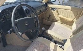 Mercedes Benz 200 image