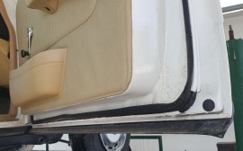 Mercedes Benz 200 image